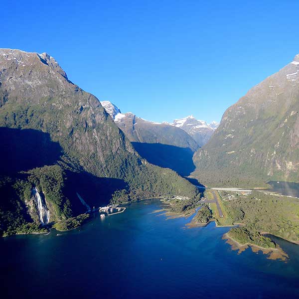 Milford-sound-scenic-helicopter-flight